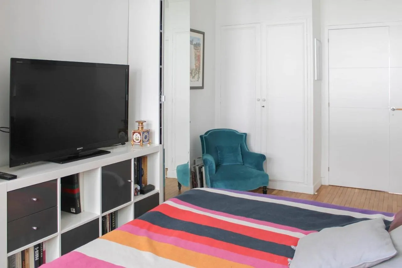 Spacious Cocoon 2 Steps From The Eiffel Tower * Párizs