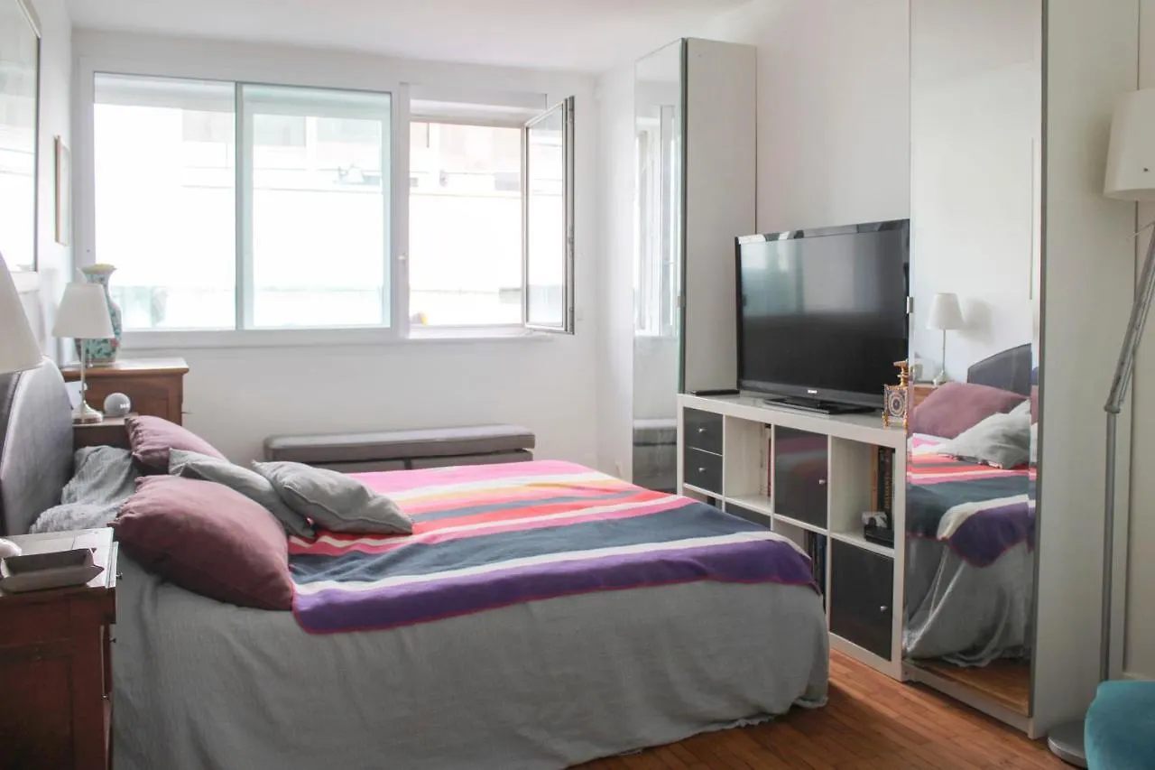 Spacious Cocoon 2 Steps From The Eiffel Tower 公寓 *